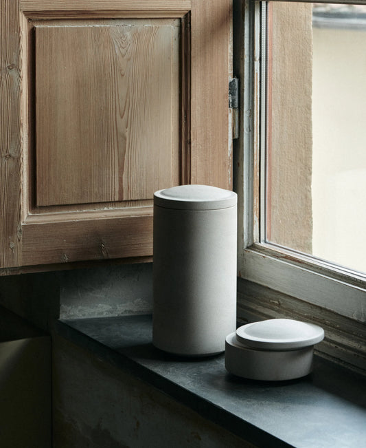 GALLERY OBJECT JAR 04 - LOUISE ROE - BLACK BASALT