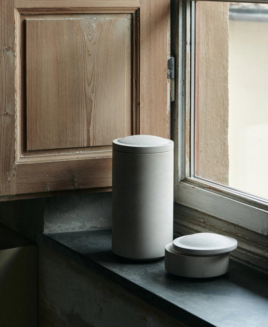 GALLERY OBJECT JAR 04 - LOUISE ROE - BLACK BASALT