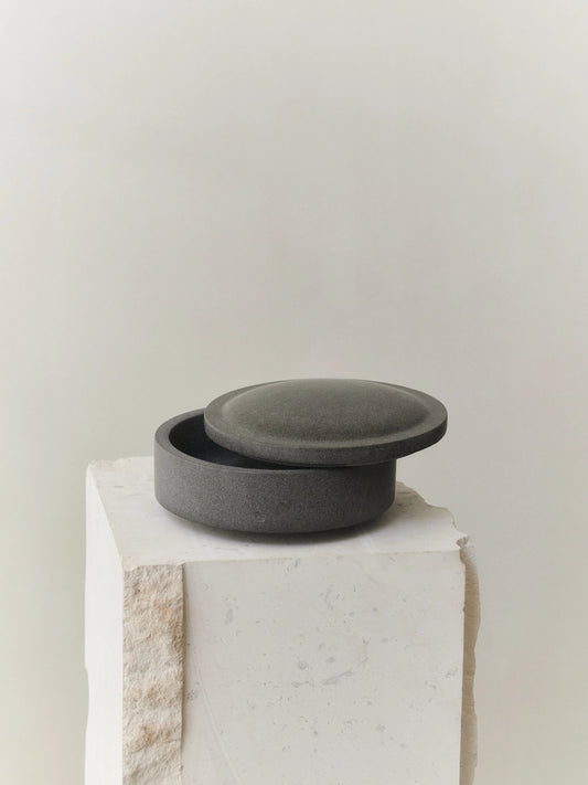 GALLERY OBJECT JAR 06 - LOUISE ROE - BLACK BASALT