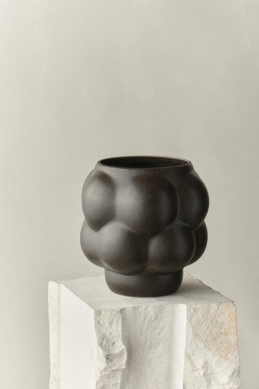 BALLOON POT 09 - LOUISE ROE - MUD BROWN
