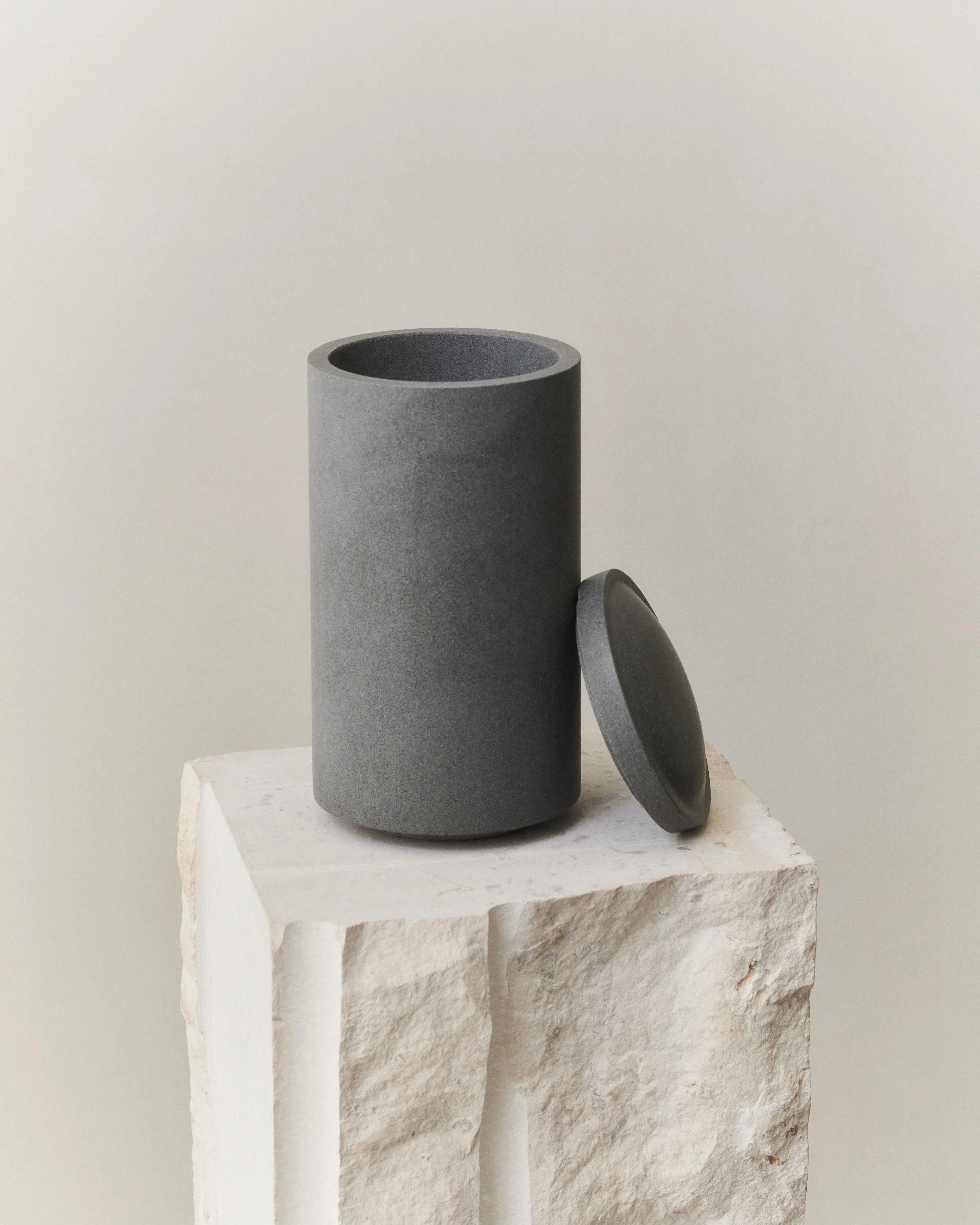 LOUISE ROE │ GALLERY OBJECT JAR 04