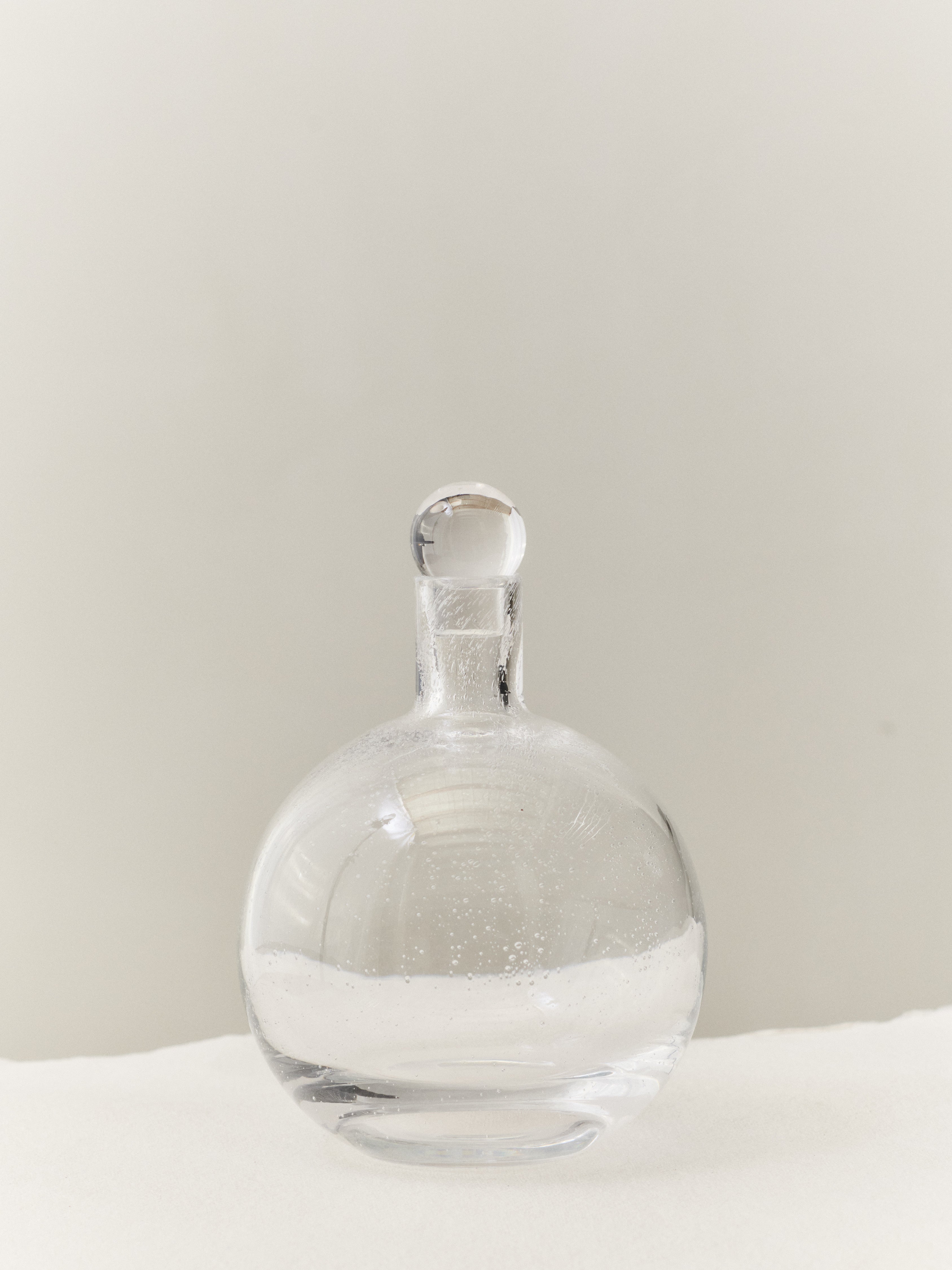 BUBBLE GLASS CARAFE ROUND LOUISE ROE