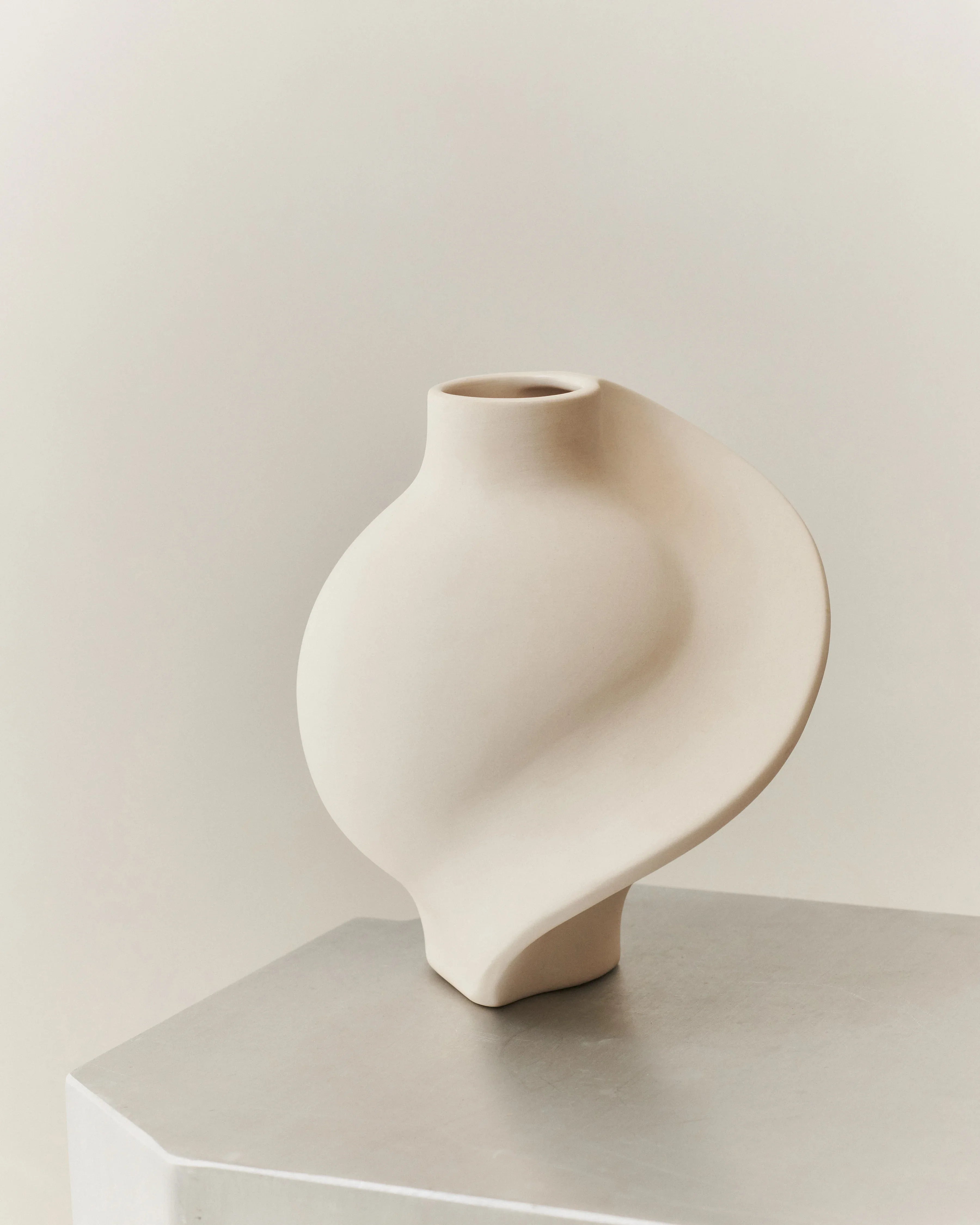 VASES & POTS – LOUISE ROE